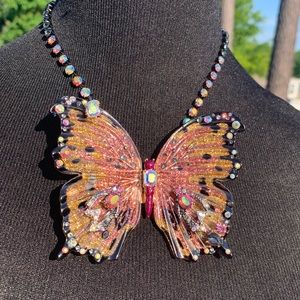 Betsy Johnson beautiful butterfly necklace🦋
